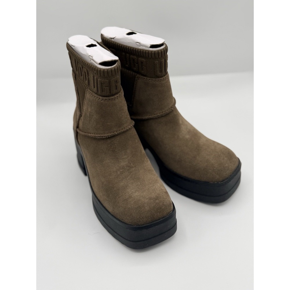 UGG‎ Moxy Chelsea boots in a dark toffee brown suede Women's 5.5 NWOB